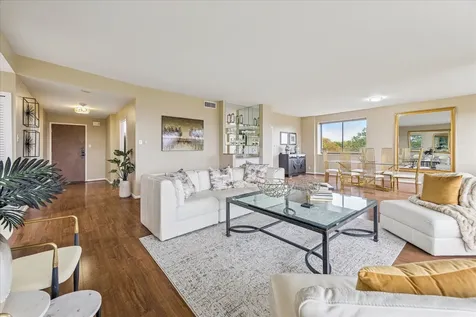 49 Briar Hollow Lane 505 Houston TX 77027