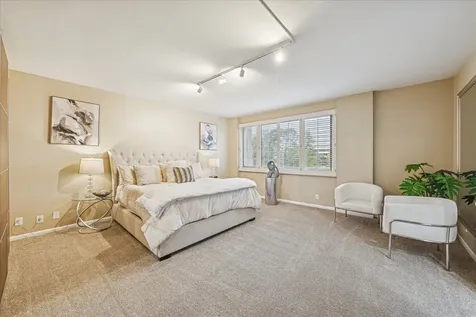 49 Briar Hollow Lane 505 Houston TX 77027