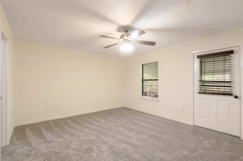 138 Summer Place B Huntsville TX 77340