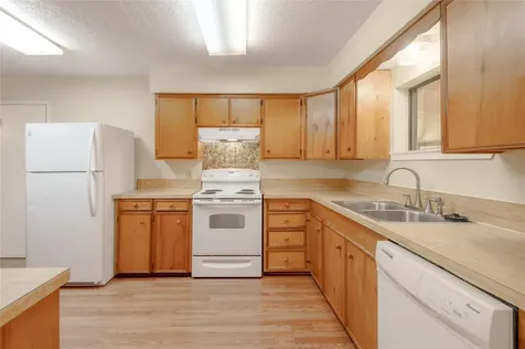 138 Summer Place B Huntsville TX 77340