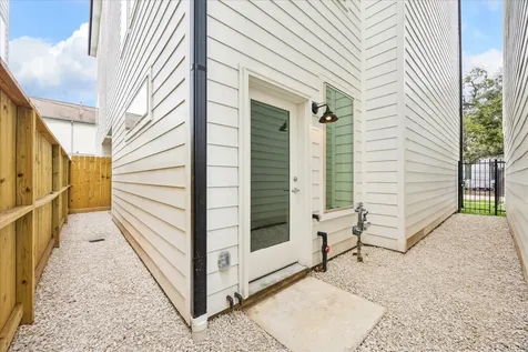 1607 Roy Street Houston TX 77007