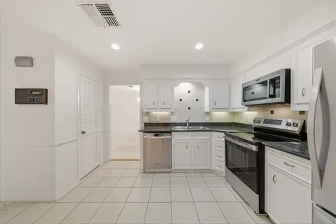 2219 Nantucket Drive Houston TX 77057