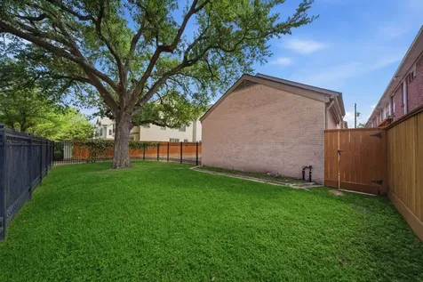 2219 Nantucket Drive Houston TX 77057