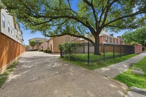 2219 Nantucket Drive Houston TX 77057