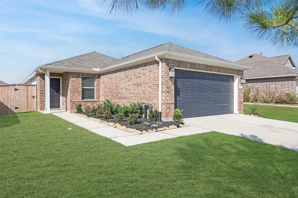 915 Silver Birch Branch Magnolia TX 77354
