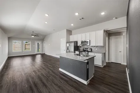 915 Silver Birch Branch Magnolia TX 77354