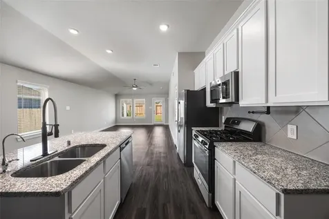 915 Silver Birch Branch Magnolia TX 77354