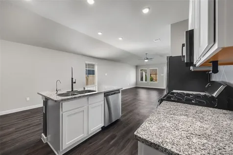915 Silver Birch Branch Magnolia TX 77354