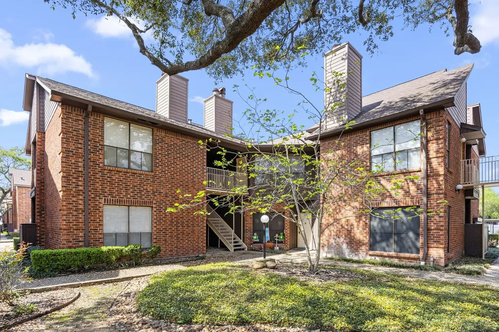 3100 Walnut Bend Lane 120 Houston TX 77042