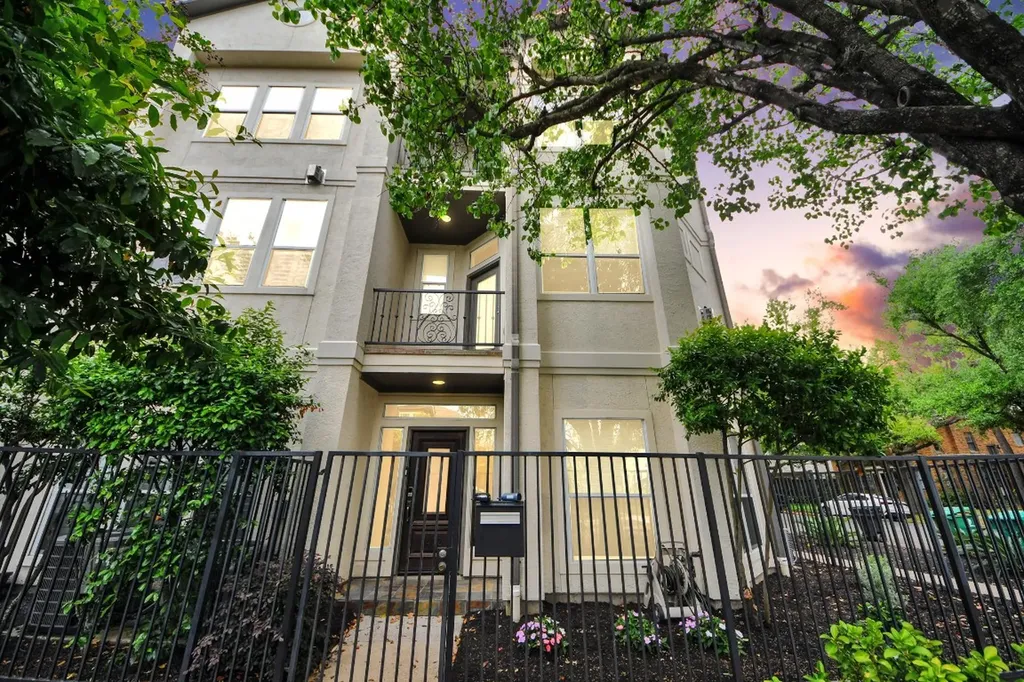 1402 Wentworth Street Houston TX 77004