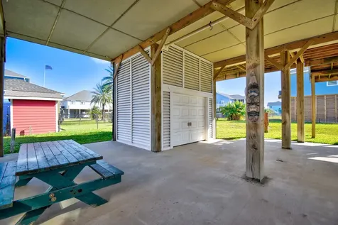 906 Meynig Drive Crystal Beach TX 77650