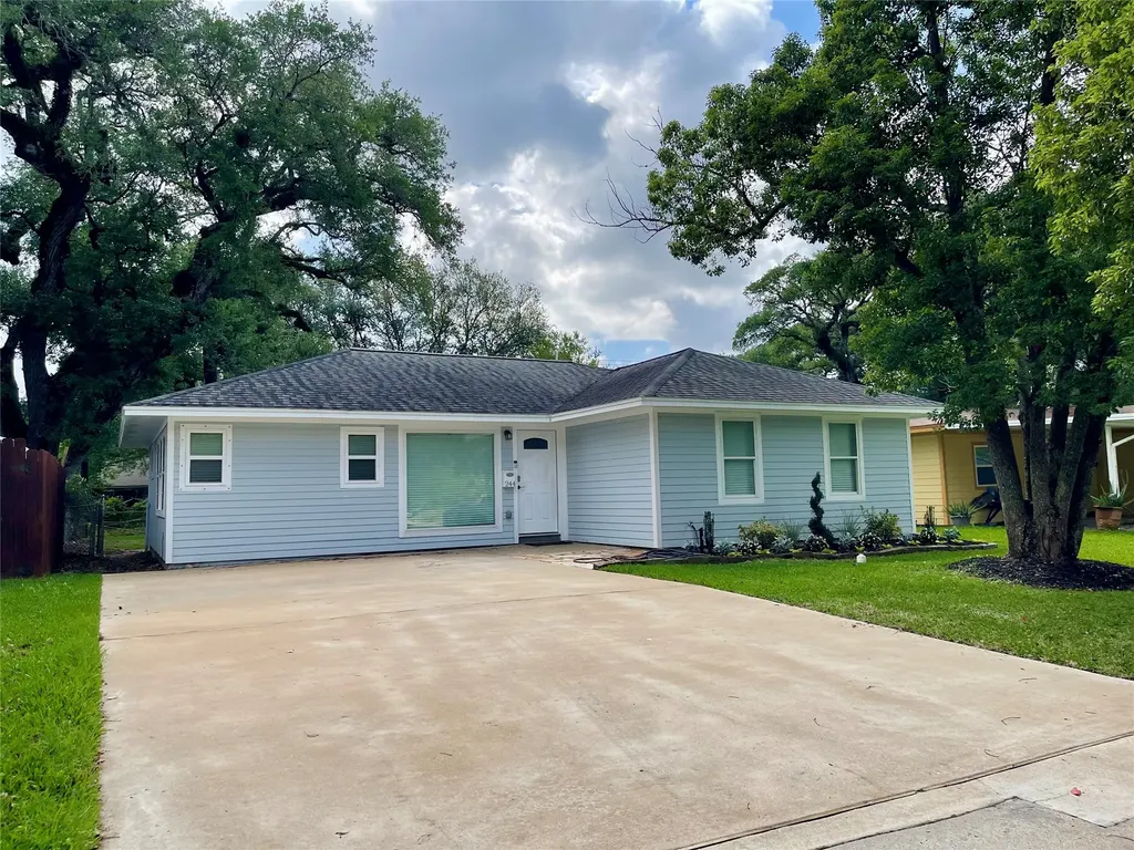 244 Caladium Street Lake Jackson TX 77566