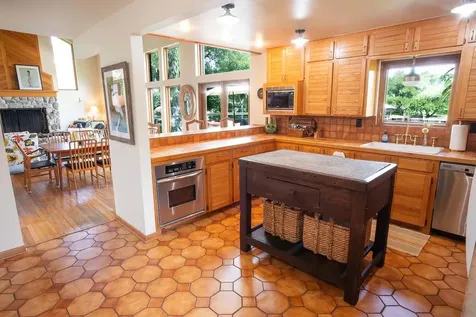 1056 County Road 297 Circle Sargent TX 77414