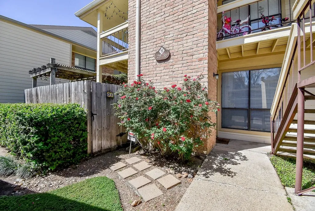 1881 Bering Drive 31 Houston TX 77057
