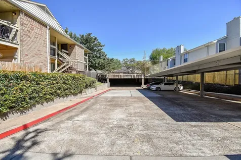 1881 Bering Drive 31 Houston TX 77057