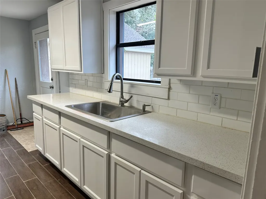 912 W Cleveland Street Alvin TX 77511