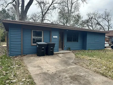 912 W Cleveland Street Alvin TX 77511
