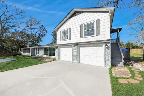 100 N Mattson Street West Columbia TX 77486