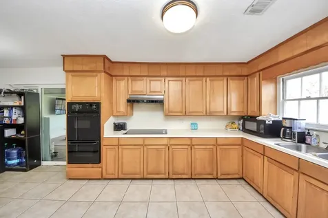 100 N Mattson Street West Columbia TX 77486