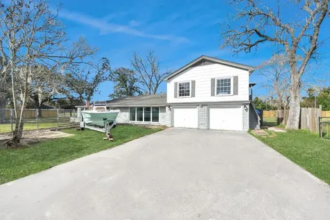 100 N Mattson Street West Columbia TX 77486