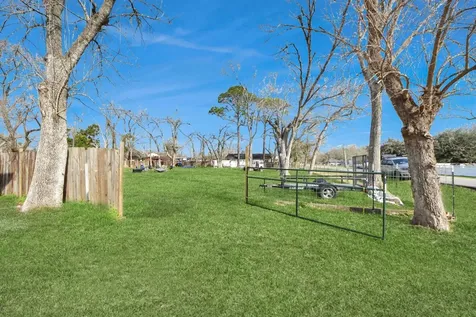 100 N Mattson Street West Columbia TX 77486