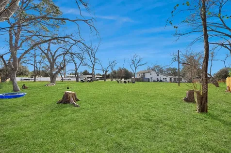 100 N Mattson Street West Columbia TX 77486