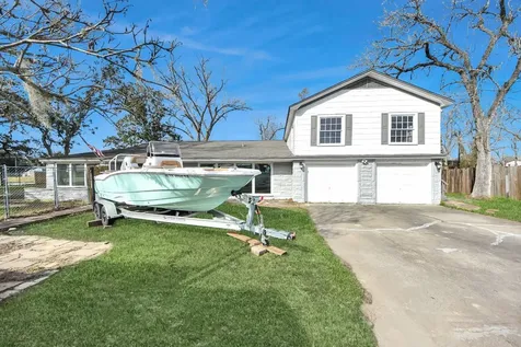 100 N Mattson Street West Columbia TX 77486