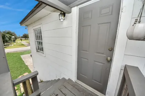 100 N Mattson Street West Columbia TX 77486