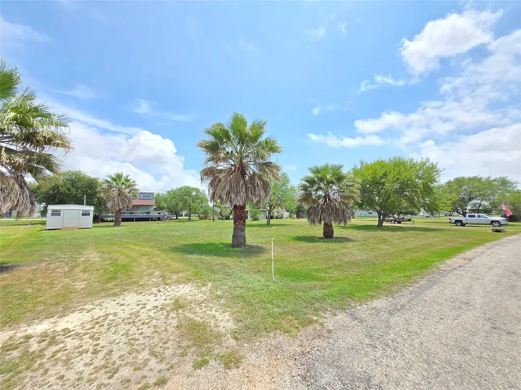 631 W Bayshore Drive Palacios TX 77465