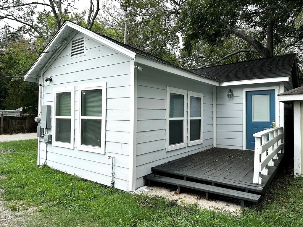 4318 1st Street C Bacliff TX 77518