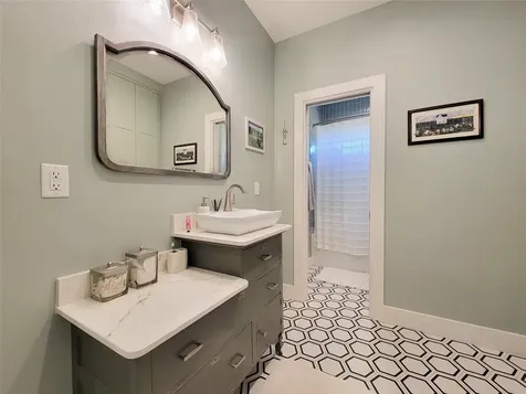 1001 Bamar Lane Galveston TX 77554
