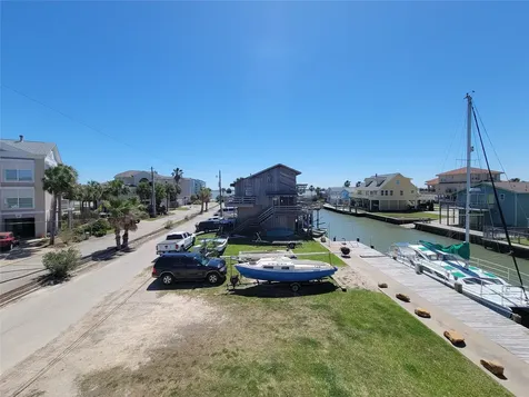 1001 Bamar Lane Galveston TX 77554