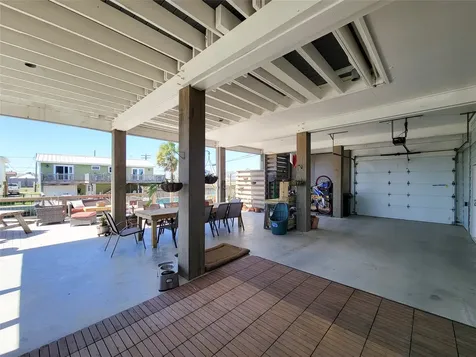 1001 Bamar Lane Galveston TX 77554