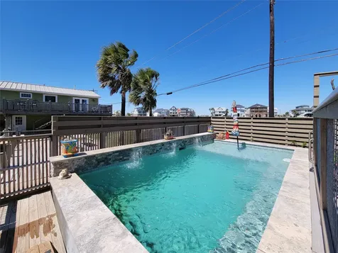 1001 Bamar Lane Galveston TX 77554