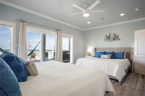 2728 Gillespie Crystal Beach TX 77650