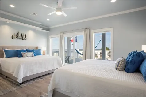 2728 Gillespie Crystal Beach TX 77650