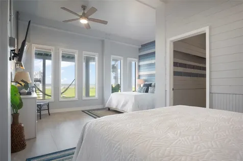 2728 Gillespie Crystal Beach TX 77650