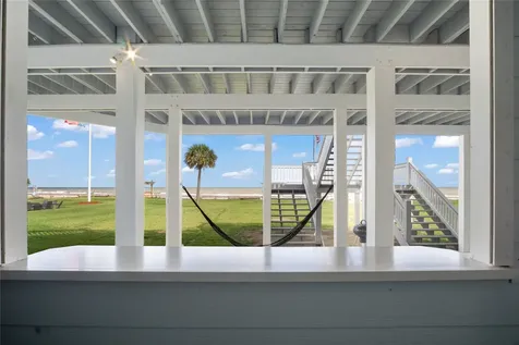 2728 Gillespie Crystal Beach TX 77650