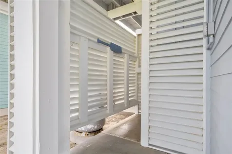 2728 Gillespie Crystal Beach TX 77650