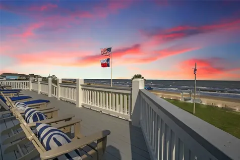 2728 Gillespie Crystal Beach TX 77650