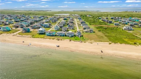 2728 Gillespie Crystal Beach TX 77650