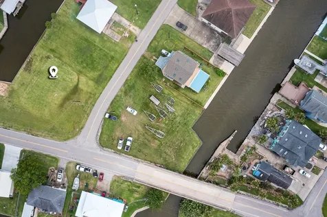 106 Jolly Boat Lane Freeport TX 77541