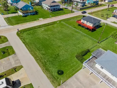 16534 John Davis Jamaica Beach TX 77554