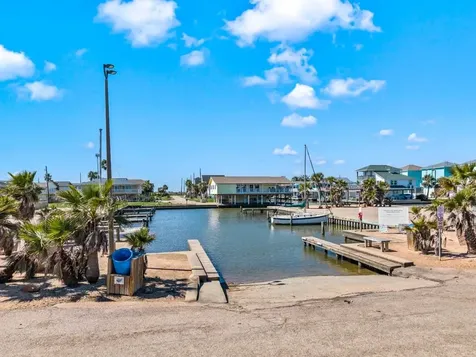 16534 John Davis Jamaica Beach TX 77554