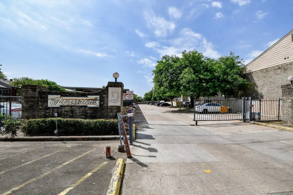 8201 Richmond Avenue 2 Houston TX 77063