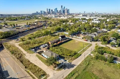 2708 Mills Street Houston TX 77026