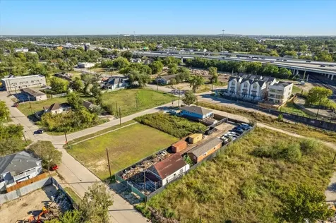 2708 Mills Street Houston TX 77026