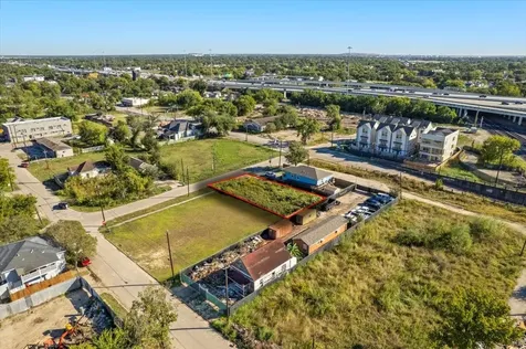 2708 Mills Street Houston TX 77026