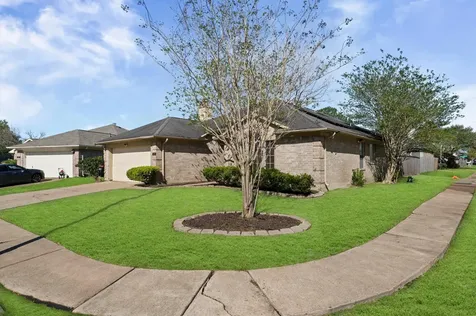 4511 Hunter Green Court Fresno TX 77545