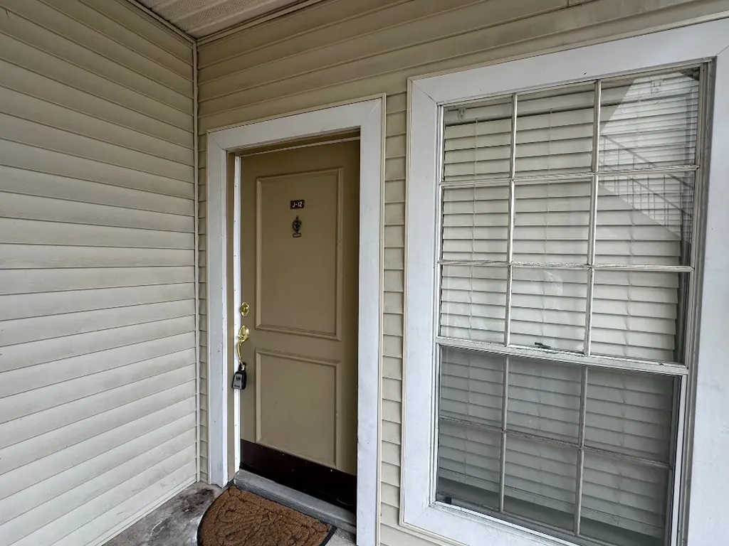 9809 Richmond Ave, Unit J-12 Houston TX 77042